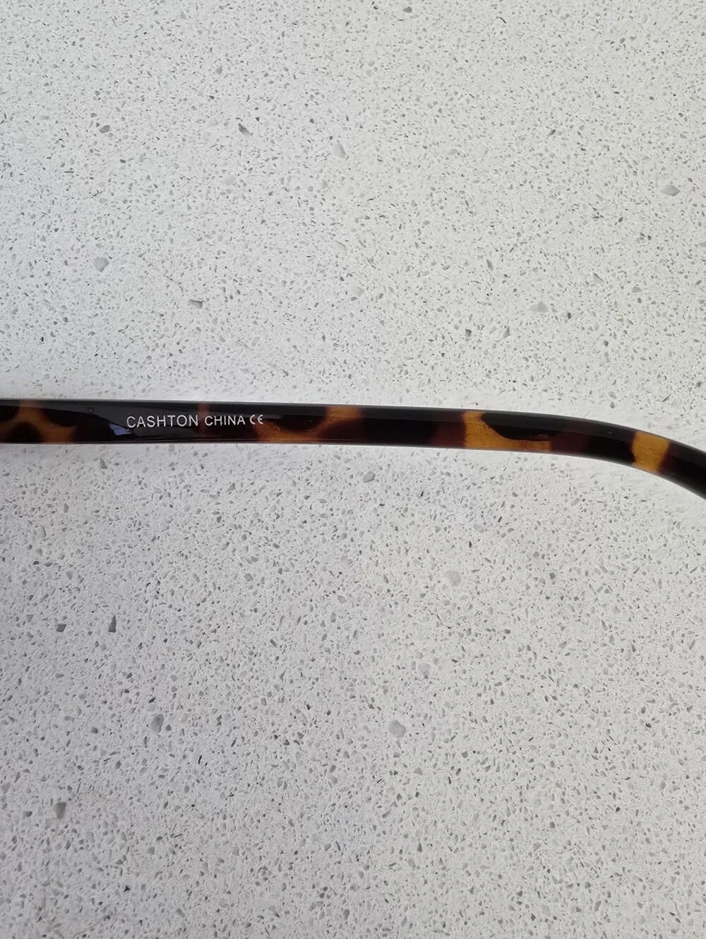 YHF Los Angeles Round Gold Frame Sunglasses with Dark Lenses